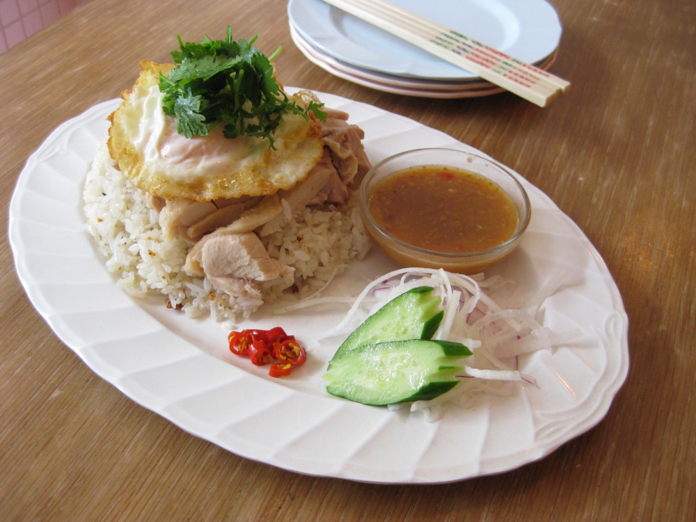 柿木畠商店街タイ料理の人気店 「リトルスパイス」一番人気のカオマンガイ