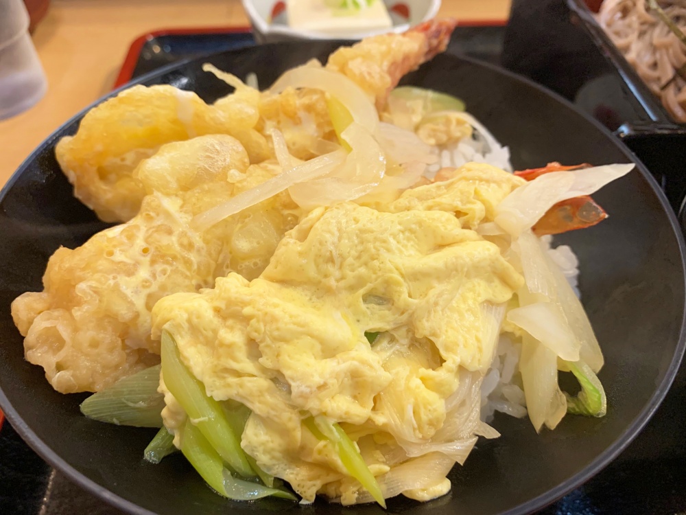 近江町市場「百万石うどん」の天ぷら丼