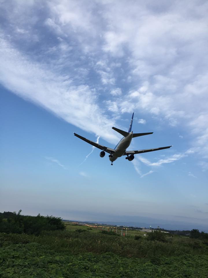 おでかけ 飛行機着陸シーンを大迫力で見られる小松の穴場 いいじ金沢