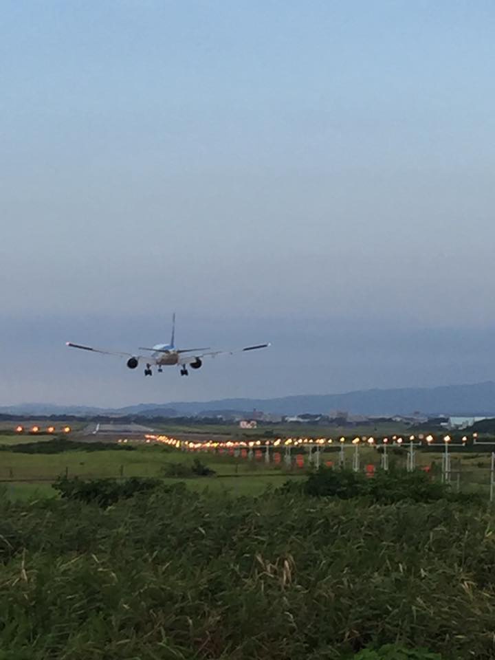 おでかけ 飛行機着陸シーンを大迫力で見られる小松の穴場 いいじ金沢