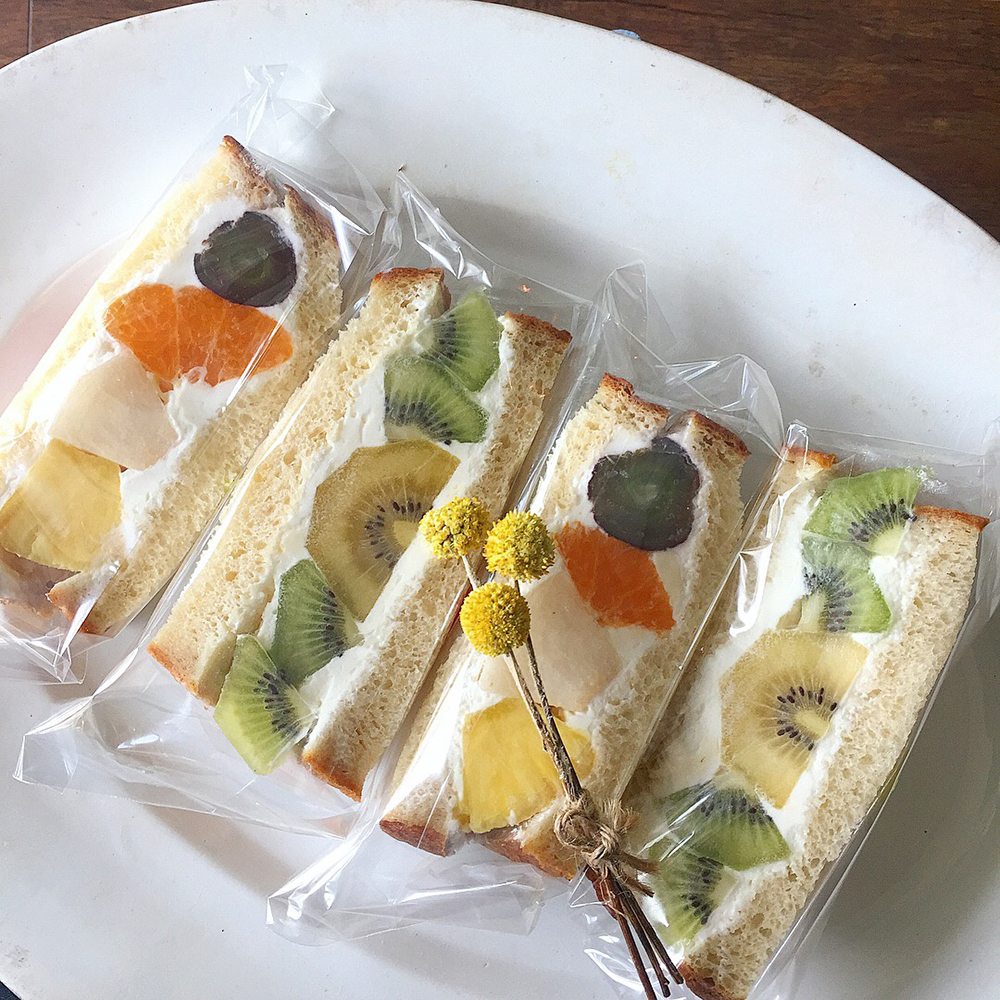 カフェ テイクアウト 旬の食材をサンドイッチで味わう オノマトペ いいじ金沢