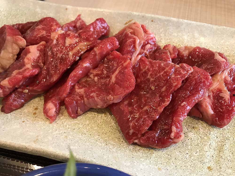 「焼肉蔵」のカルビ定食のお肉