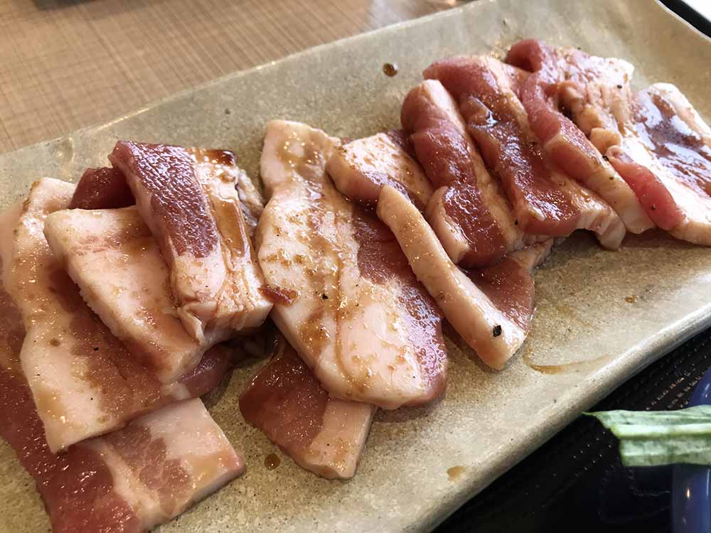 「焼肉蔵」の豚バラ定食のお肉