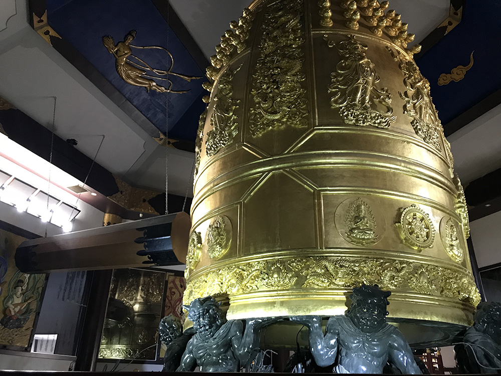 観音院加賀寺の世界一大きな梵鐘