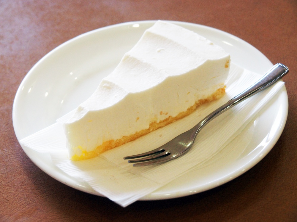 「珈琲館」のレアチーズケーキ