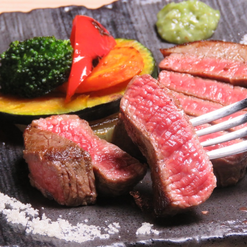 「NIKUダイニング　meat meet」のステーキ