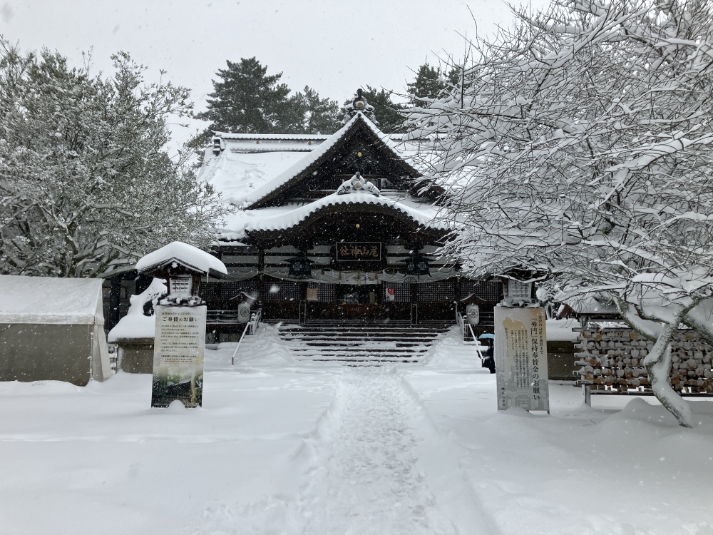 クリスマス寒波襲来、金沢・尾山神社