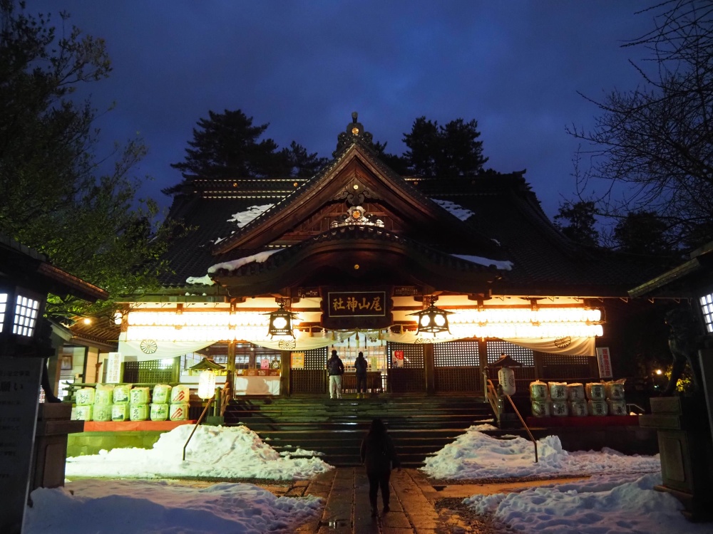「尾山神社」の拝殿