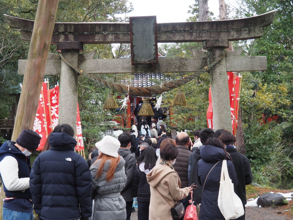 金澤神社の初詣客