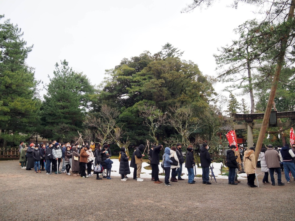 金澤神社の初詣客