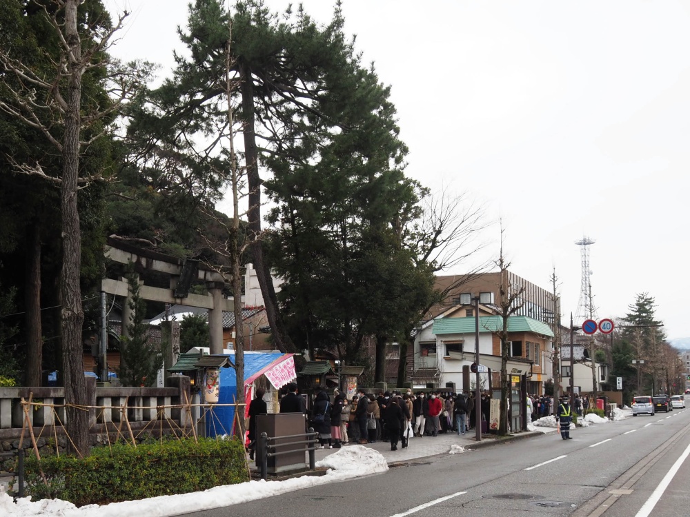 石浦神社の初詣客