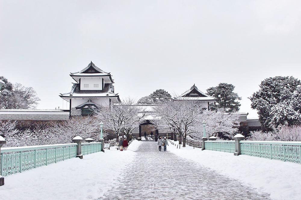 冬の金沢城石川門