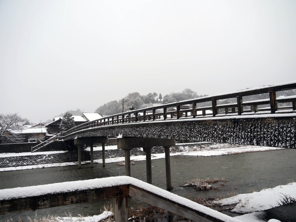 雪化粧した梅ノ橋