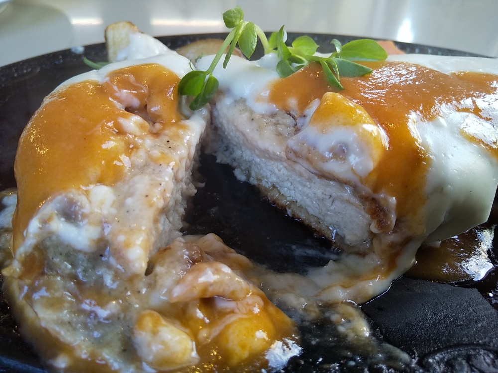 「洋食の店クック」の「クリームカツレツ」