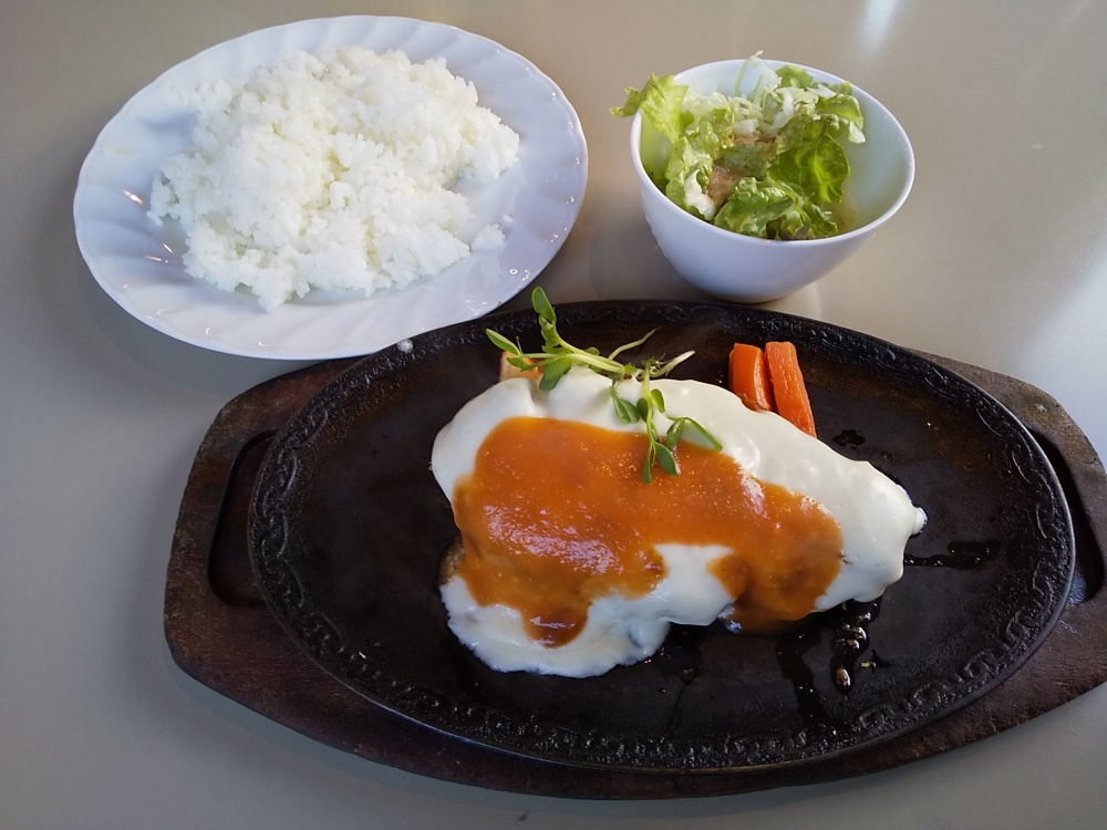 「洋食の店クック」の「クリームカツレツ」