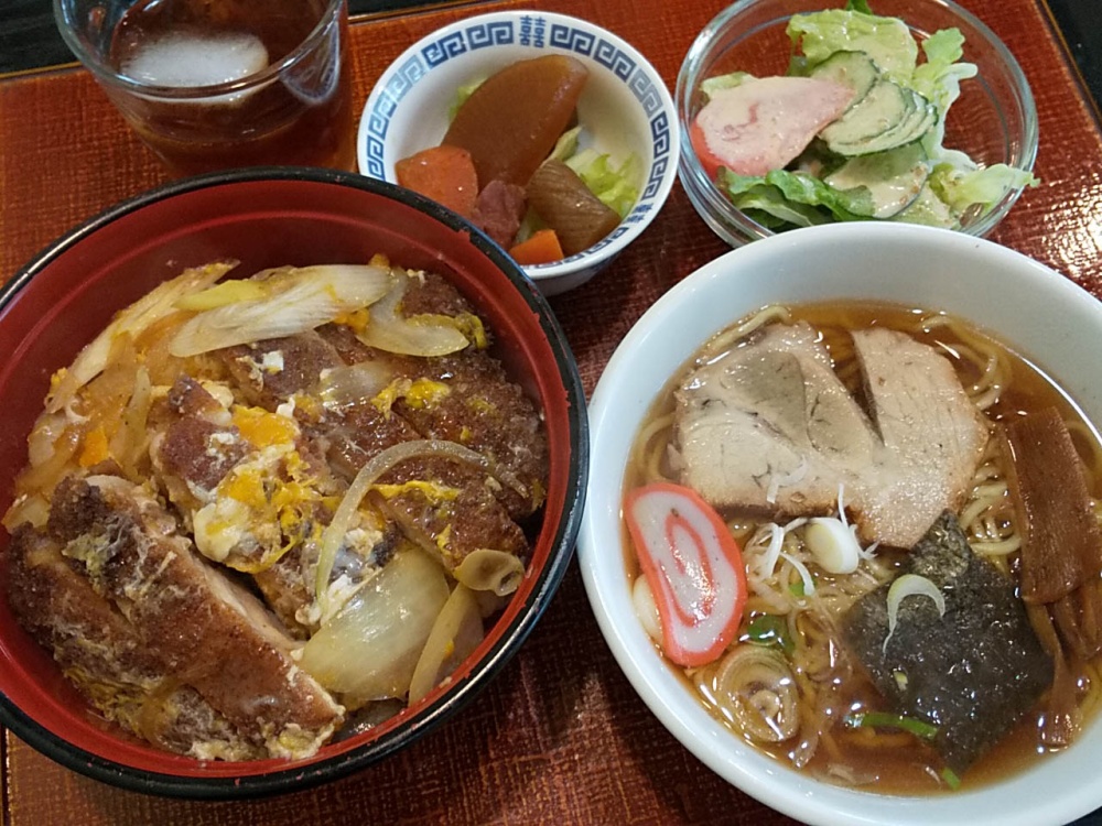 「味蘭」のカツ丼玉子とじ＆ラーメンセット