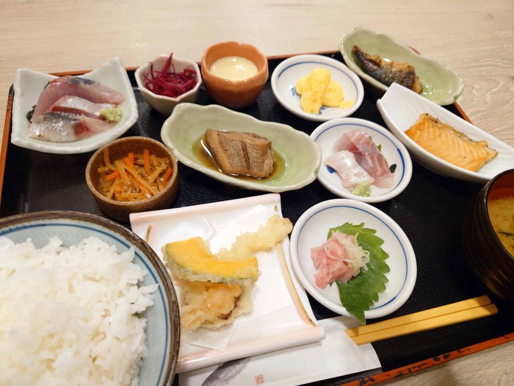 「魚がし食堂 Rinto店」のお魚大好き定食
