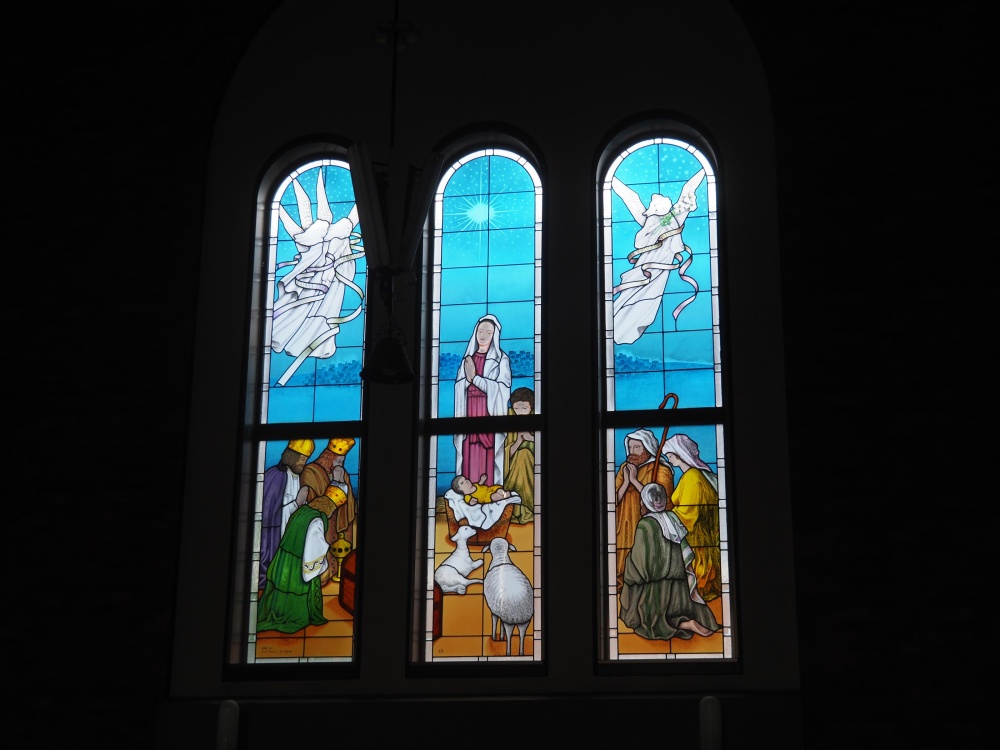 カトリック金沢教会のステンドグラス