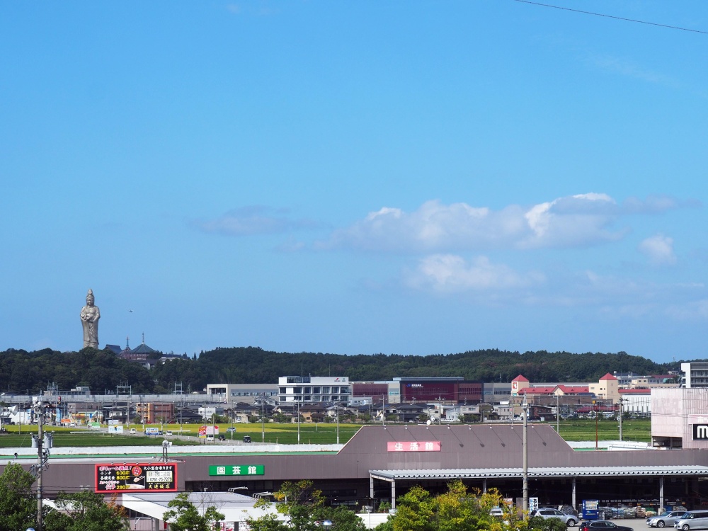 加賀温泉駅と加賀観音