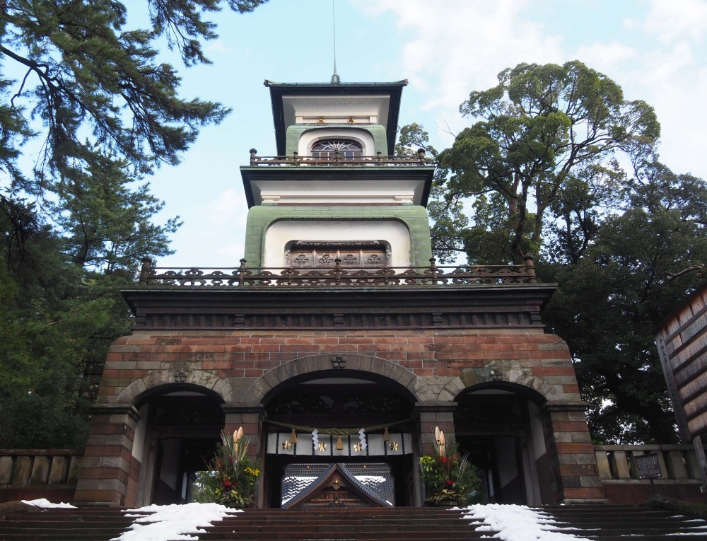 尾山神社の注連縄と門松